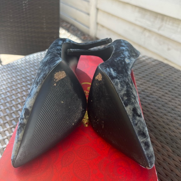 CARLOS SANTANA POSY SLATE/GRAY VELVET PUMPS Sz  8 1/2 - Picture 4 of 4